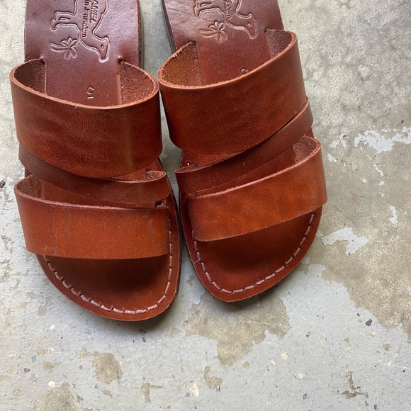 Leather sandals - Picture 1 of 2